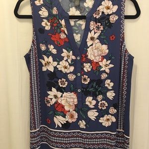 Floral sleeveless summer top.